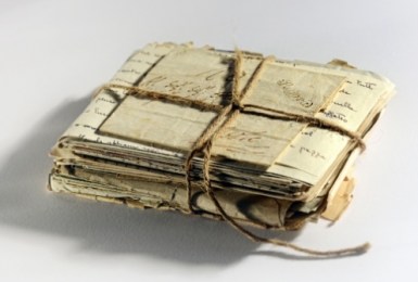 Pile-of-old-aged-letters