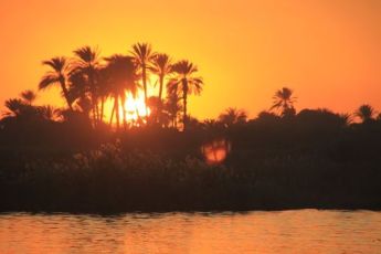 Por-do-Sol-no-Rio-Nilo